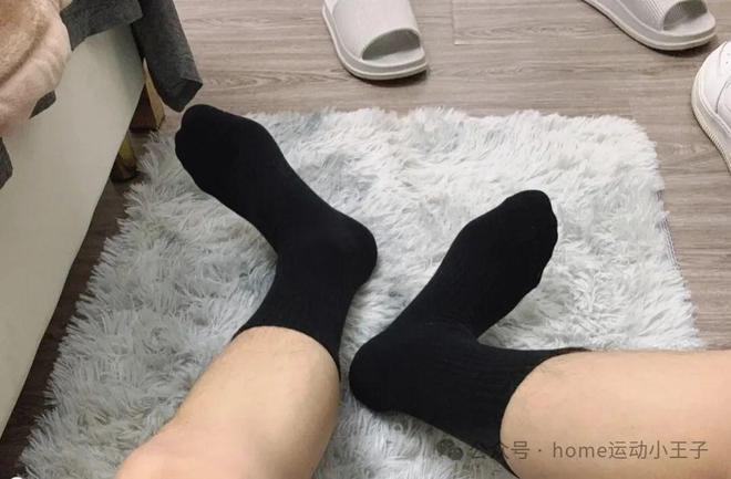 诱惑：暗夜中散发的魔力AG真人网站男人黑袜的(图6)