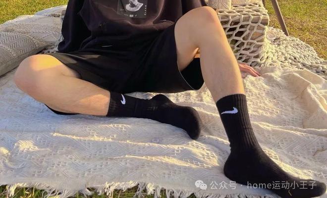 诱惑：暗夜中散发的魔力AG真人网站男人黑袜的(图12)