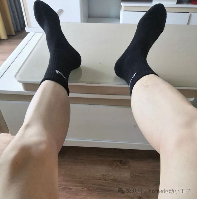 诱惑：暗夜中散发的魔力AG真人网站男人黑袜的(图15)