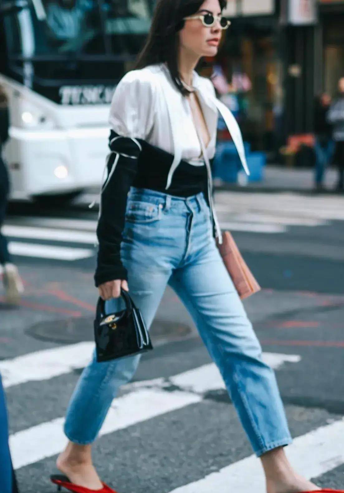 除了合适自己的衣服还要有双合适的鞋子AG真人国际游戏鞋子搭配小技巧生活里(图2)