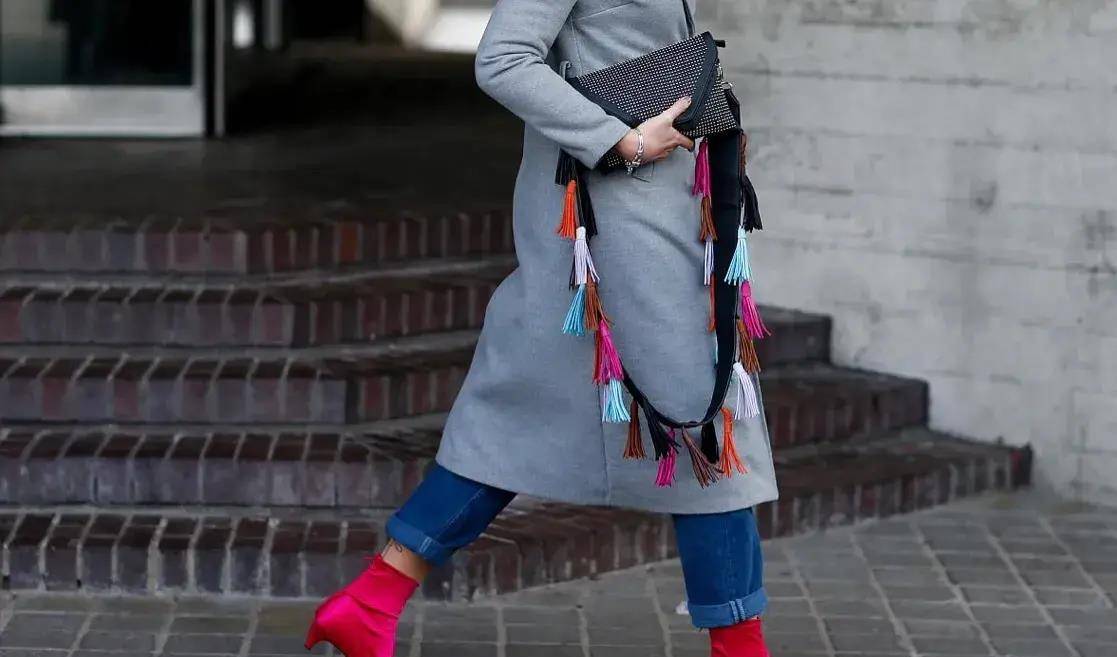 除了合适自己的衣服还要有双合适的鞋子AG真人国际游戏鞋子搭配小技巧生活里(图7)